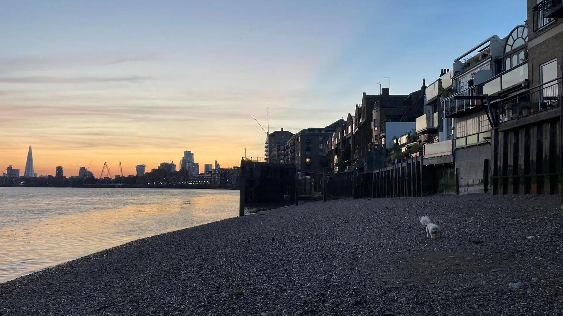 Homestay Private Riverside Bedroom In Limehouse, Central London